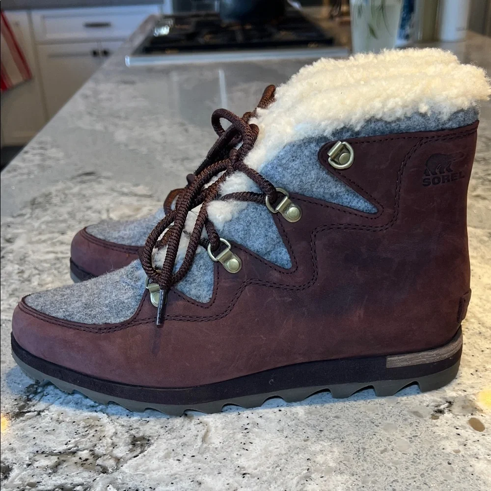 NEW Sorel Women's Plum and Gray Winter Boots Size 9.5